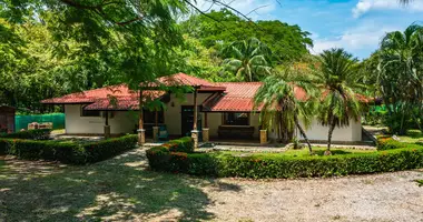 Casa 3 habitaciones en Veintisiete de Abril, Costa Rica