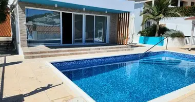 4 bedroom house in Kamares, Cyprus