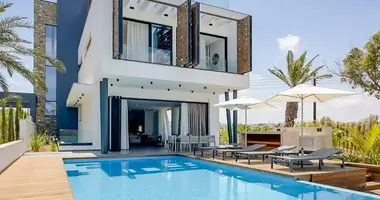 Maison 5 chambres avec Piscine, avec Parking couvert, avec bronirovannaya dver armored door dans Agia Napa, Bases souveraines britanniques