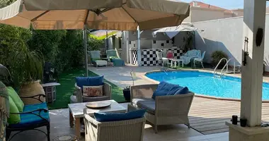 Villa 6 rooms in Netanya, Israel