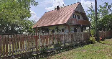 8 room house in Apaj, Hungary