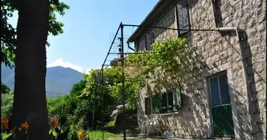 Casa 4 habitaciones en Dobrota, Montenegro