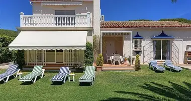 Villa 4 bedrooms in Artola, Spain