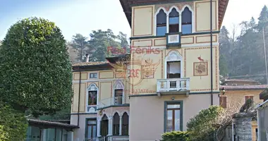 Villa 5 bedrooms in Como, Italy