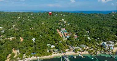 3 bedroom house in West End, Honduras