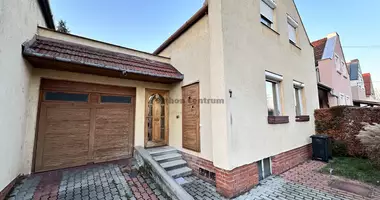 Mieszkanie 5 pokojów w Gyori jaras, Węgry