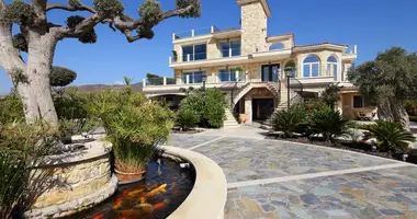 8 bedroom House in Koinoteta Parekklesias, Cyprus