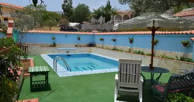 Villa 5 bedrooms with Swimming pool, with Garage, with Garden in Arona, Spain