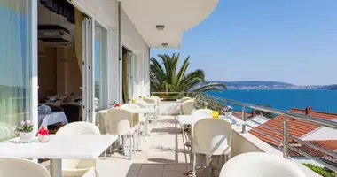 Nieruchomości komercyjne 1 250 m² w Trogir, Chorwacja
