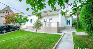 Villa 4 bedrooms in Tivat, Montenegro