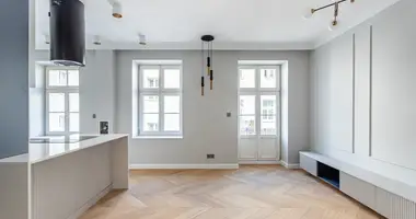 Квартира 3 комнаты в Варшава, Польша