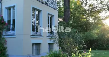 Villa 5 bedrooms with Furnitured, in good condition, with Fridge in Berlin, Germany