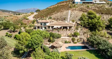 Villa 4 bedrooms with parking, with Air conditioner, with Sea view in Benahavis, Spain