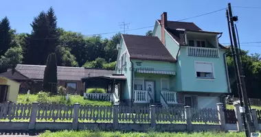 5 room house in Bazakerettye, Hungary