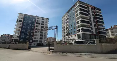 Apartamento 4 habitaciones con balcón, con estacionamiento, con con reparación en Pursaklar, Turquía