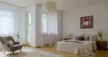 Квартира 4 комнаты в Варшава, Польша