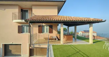 Villa 4 bedrooms in Koper, Slovenia