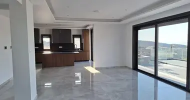 4 bedroom house in Parekklisia, Cyprus