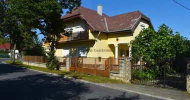 6 room house in Balatongyoeroek, Hungary