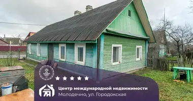 Casa en Maladetchna, Bielorrusia