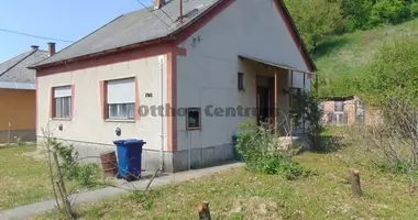 3 room house in Mecsekpoeloeske, Hungary