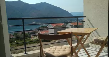 Квартира 1 спальня с террасой, у моря, с vid na more в Доброта, Черногория