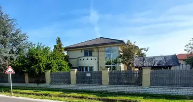 Casa 4 habitaciones en Halasztelek, Hungría