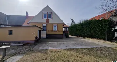 6 room house in Dunavarsany, Hungary