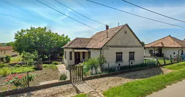 2 room house in Sarosd, Hungary