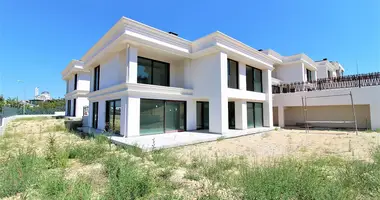 Villa 6 habitaciones con Balcón, con estacionamiento, con Renovado en Niluefer, Turquía
