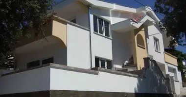 Дом 4 спальни в Черногория