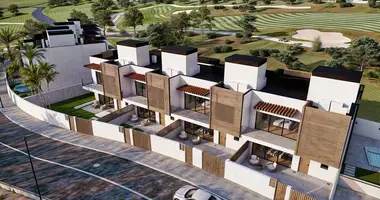 Adosado Adosado 4 habitaciones con Aire acondicionado, con Vista a la montaña, con estacionamiento en Estepona, España