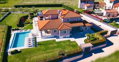 Villa 5 bedrooms in Porec, Croatia