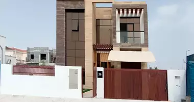 Villa 5 chambres avec Fenêtres double vitrage, avec Balcon, avec Climatiseur dans Dubaï, Émirats arabes unis