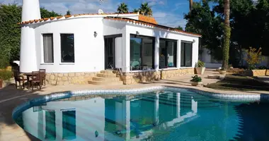 Villa 3 chambres avec Climatiseur, avec Terrasse, avec Cheminée dans l Alfas del Pi, Espagne