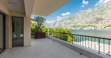 Villa  mit Am Meer in Dobrota, Montenegro