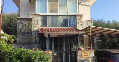 Villa Villa de 4 habitaciones con basseyn, con aparcamiento seguro en Turquía