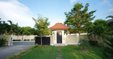 Villa 3 bedrooms with parking, with Air conditioner, with fenced area in Phuket, Thailand