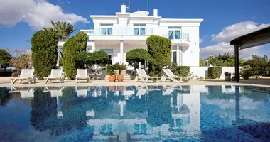 Villa 7 bedrooms in Oroklini, Cyprus