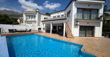 Villa 7 bedrooms with parking, with Garden, with construction year: 2013 in Altea, Spain