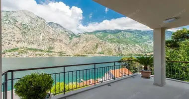 Villa  con Vistas al mar en Muo, Montenegro