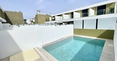 Reihenhaus  mit Terrasse, mit Am Meer, mit Nähe zu öffentlichen Verkehrsmitteln in Pilar de la Horadada, Spanien