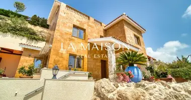 4 bedroom house in Chloraka, Cyprus