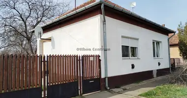 2 room house in Jaszkarajeno, Hungary