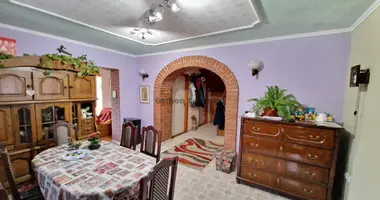 5 room house in Csemo, Hungary