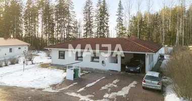 Casa 5 habitaciones en Maentsaelae, Finlandia