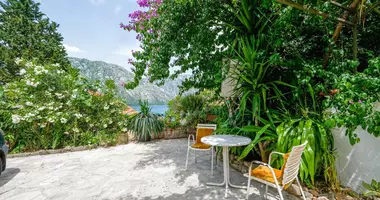Villa  mit Meerblick, mit Garage in Kotor, Montenegro
