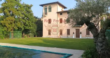 Villa 5 bedrooms in Sirmione, Italy