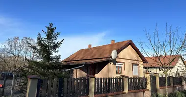 5 room house in Csemo, Hungary