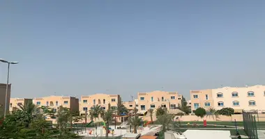 Villa 4 chambres avec Fenêtres double vitrage, avec Balcon, avec Climatiseur dans Abou Dabi, Émirats arabes unis